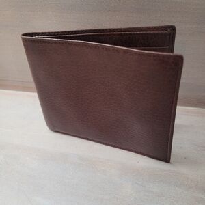 Christopher Hayes Men's Genuine Leather Slim Bifold Wallet Brown Minimalist